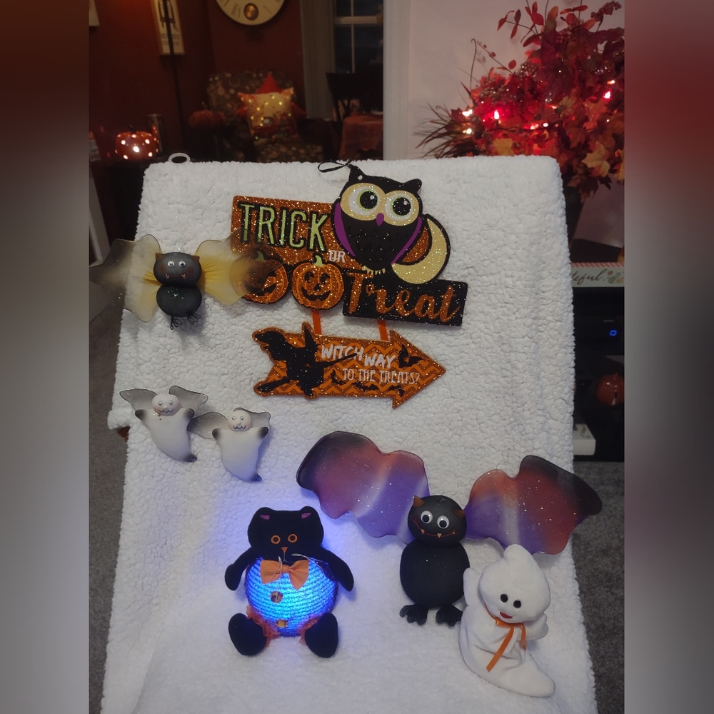 8 pc. 🎃 👻 🦇 Halloween/ Fall decor bundle